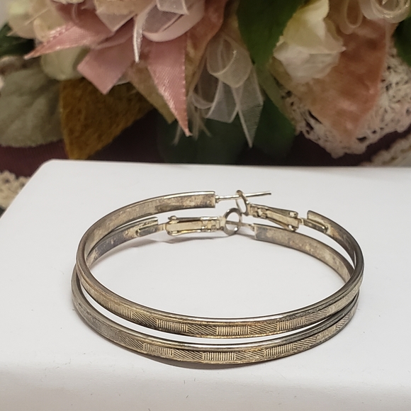 Vintage Silver Tone Abstract Line Design Hoop Earrings - Picture 3 of 7